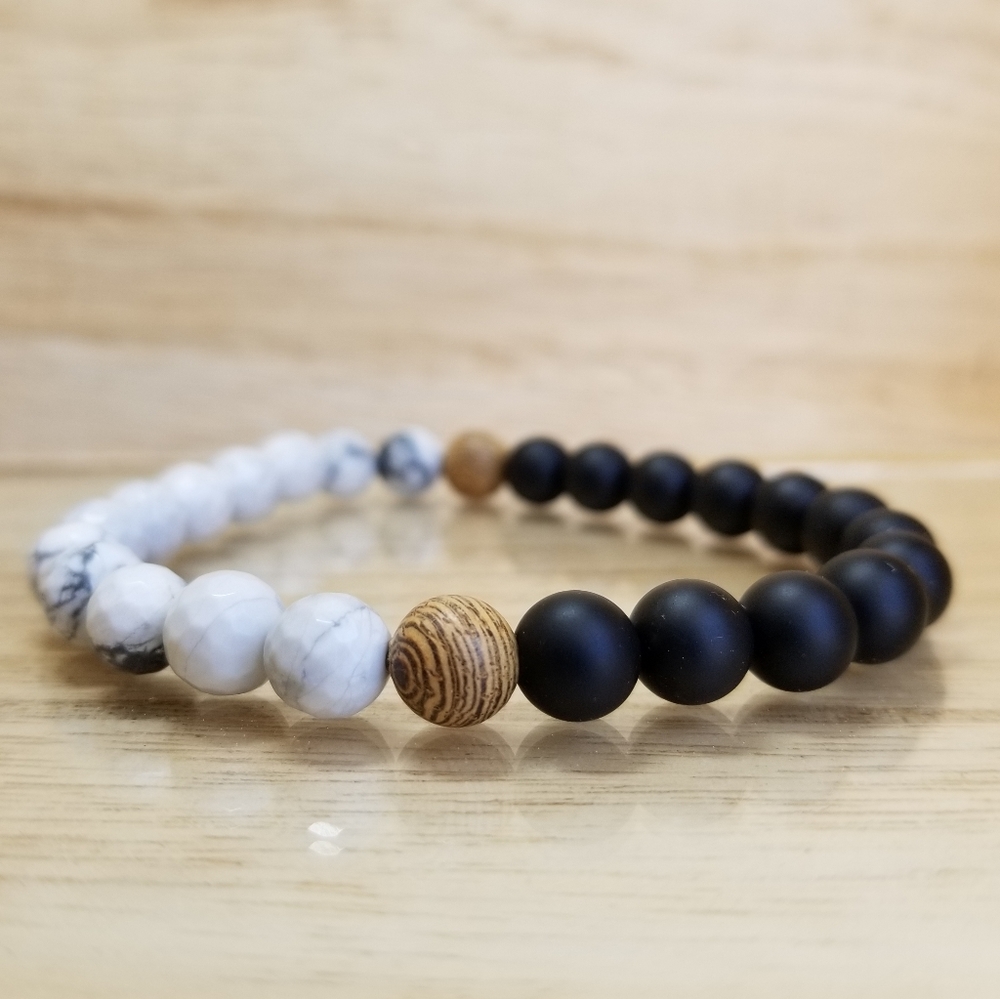 Howlite & Black Onyx Beaded Stretch Bracelet - Picture 2 of 7